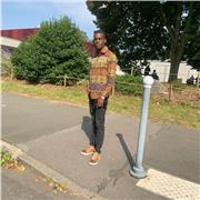 Professeur particulier donne cours de soutien scolaire aux élèves de Primaire